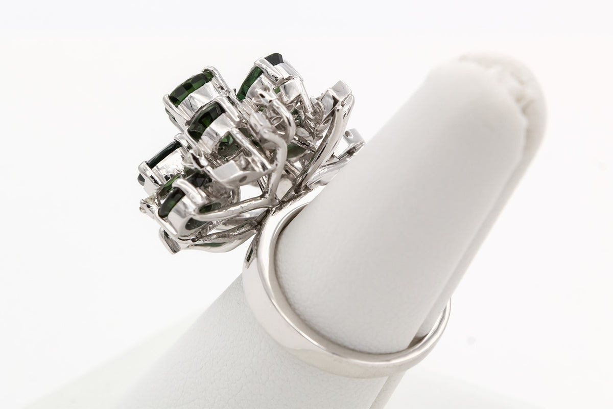 18k White Gold Sapphire Diamond Cluster Ring P674