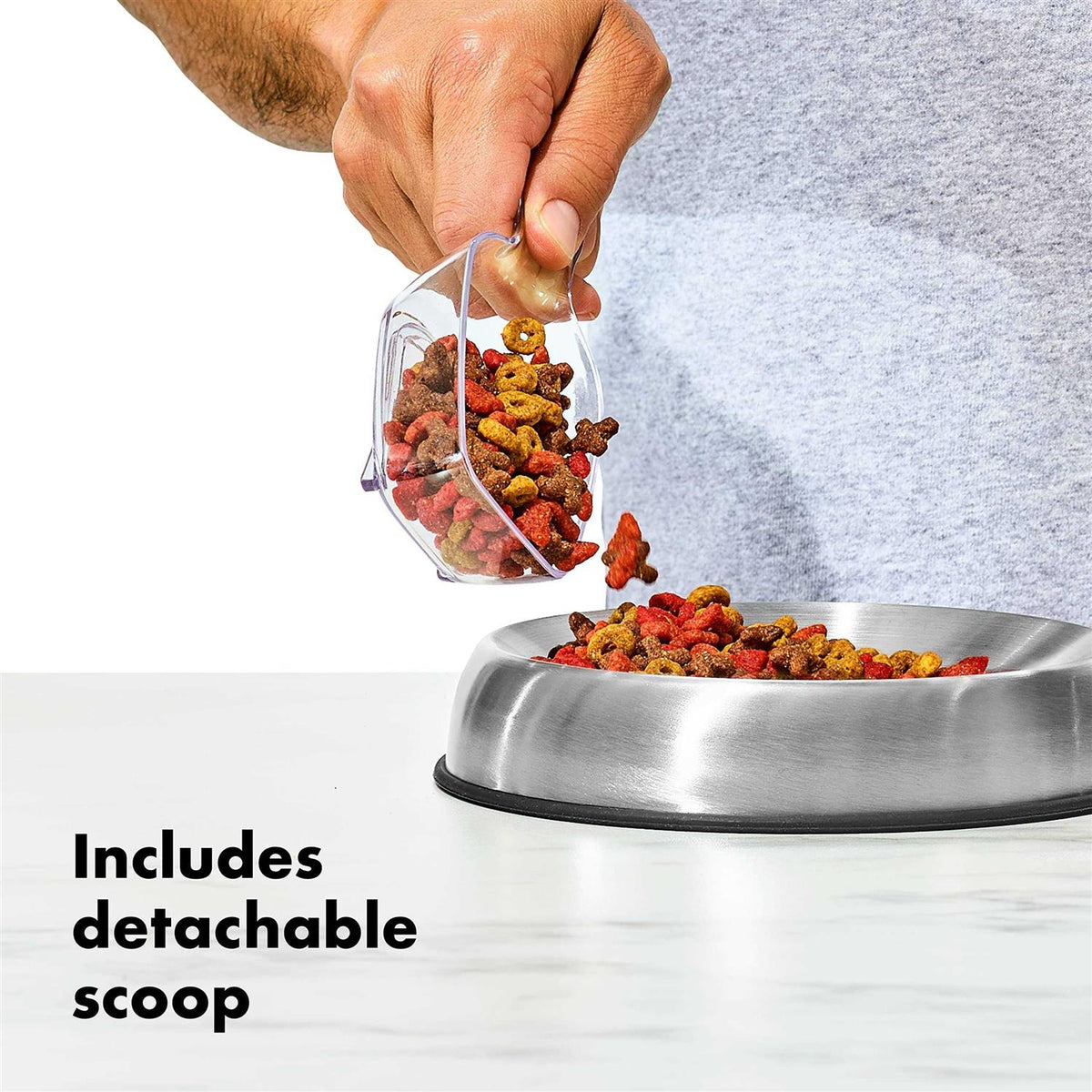 4.4 Qt Pet Food Container with Scoop D384