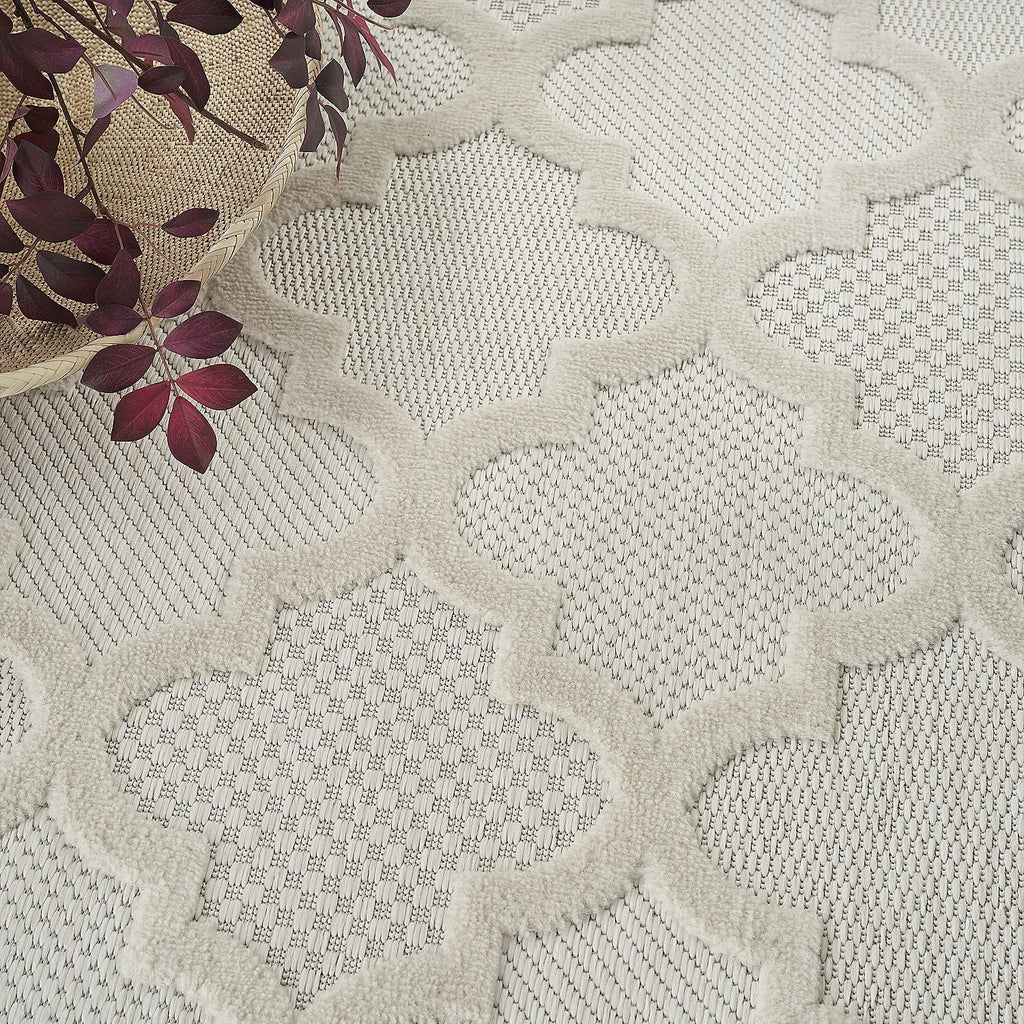 Ivory White 5' x 7' Area Rug G5109