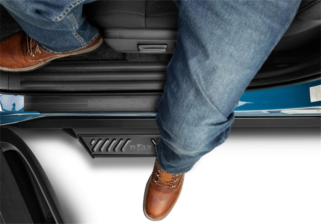 Textured Black Cab Length Truck Step Q89078