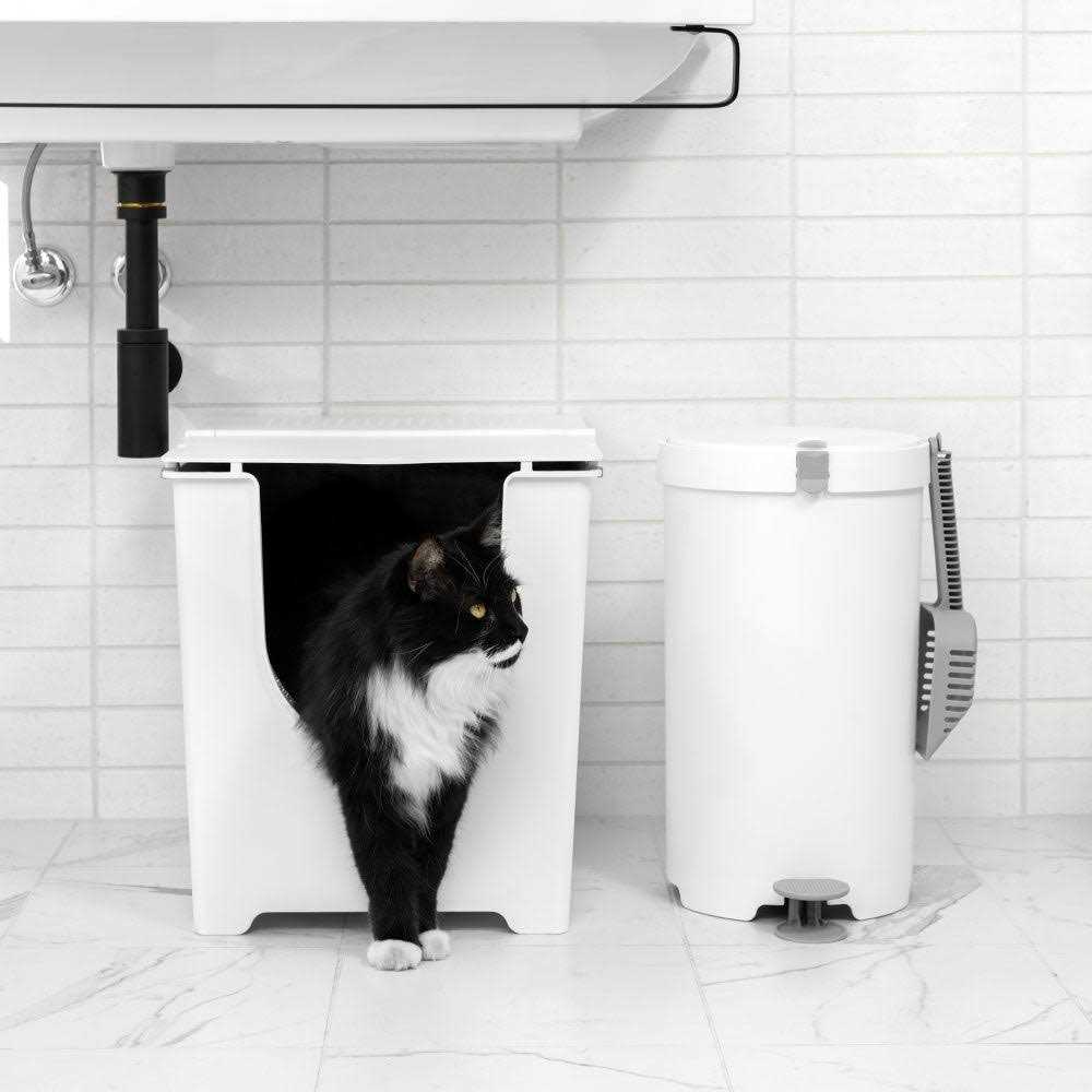 Flip Litter Box with Scoop and Reusable Liner O66008