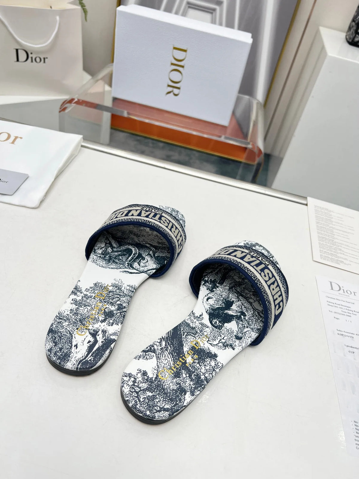 Women Slippers G84782