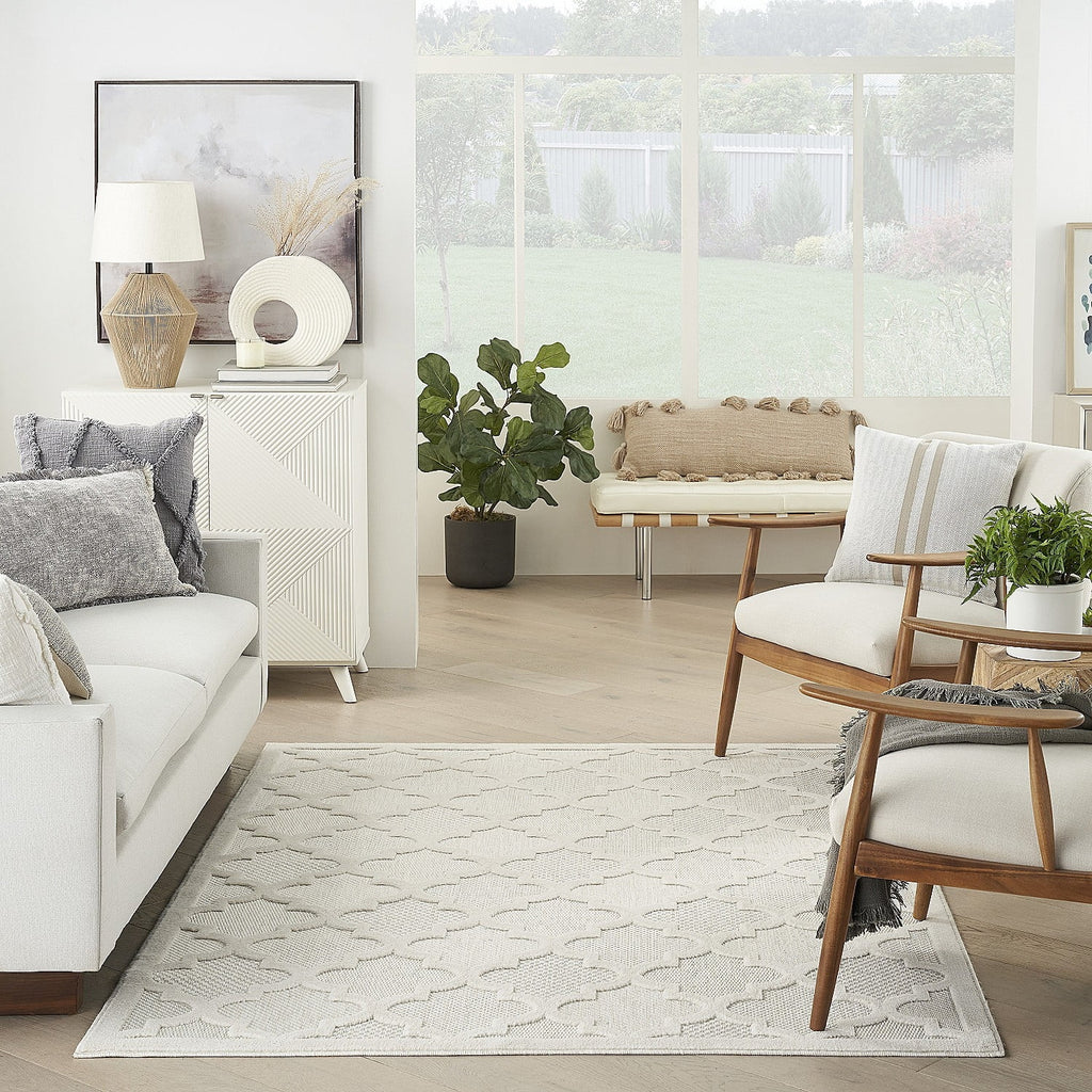 Ivory White 5' x 7' Area Rug G5109
