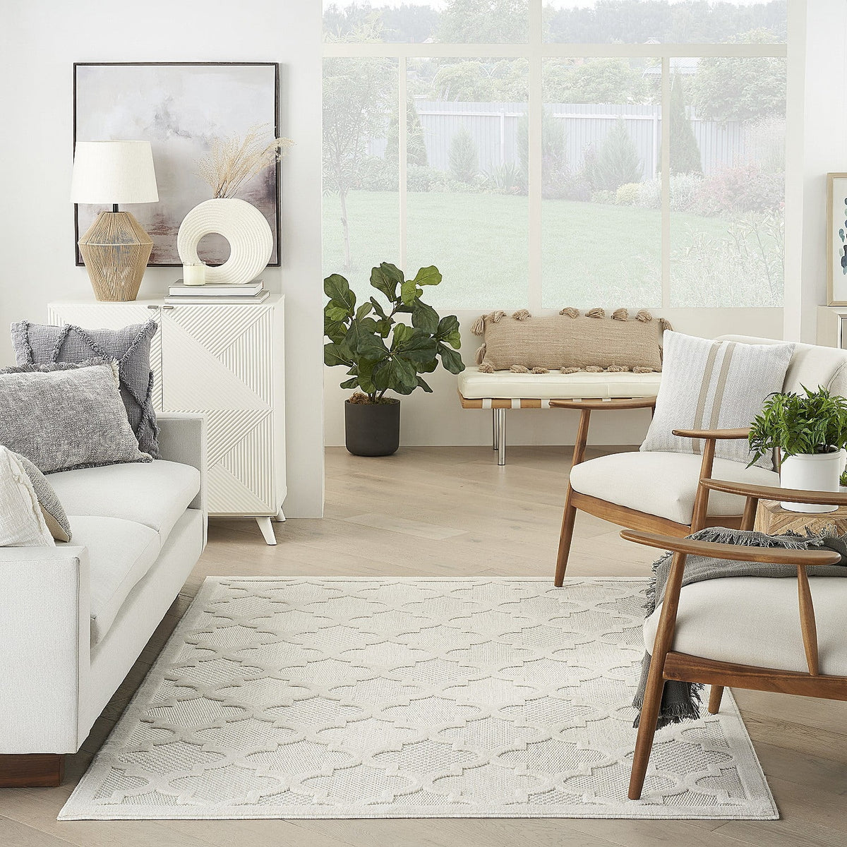 Ivory White 5' x 7' Area Rug G5109
