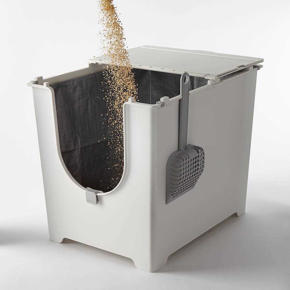 Flip Litter Box with Scoop and Reusable Liner O66008