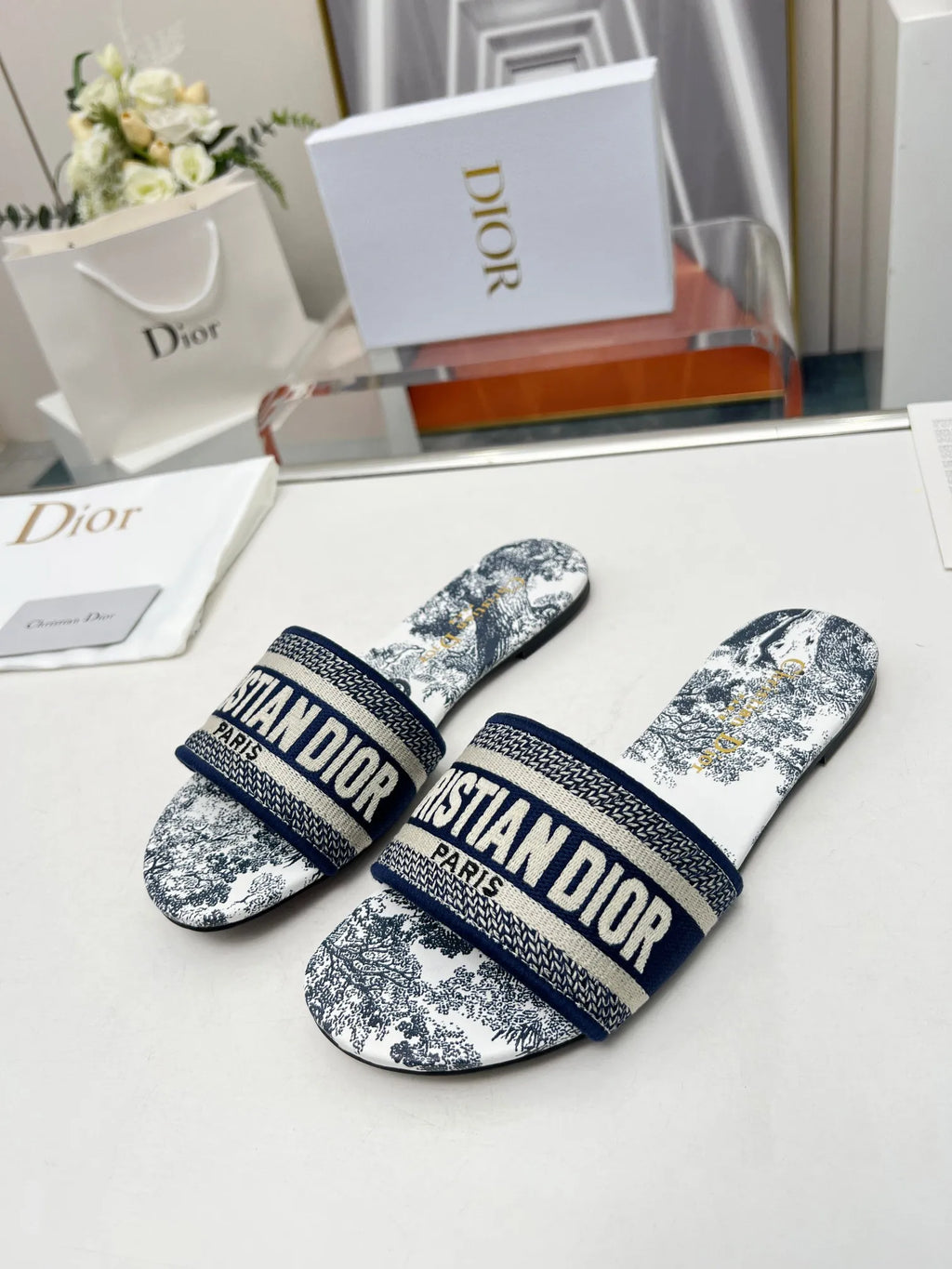 Women Slippers G84782