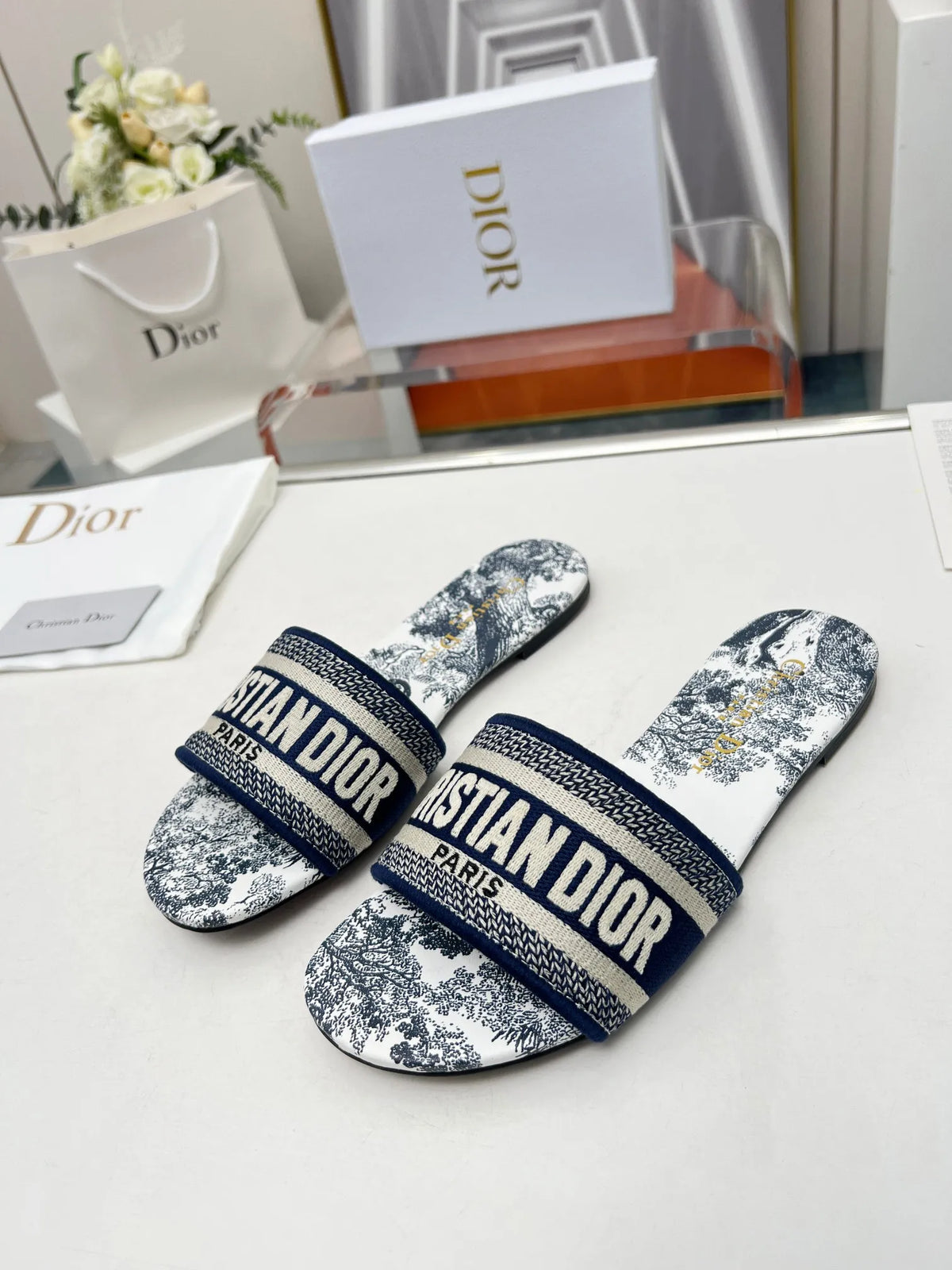 Women Slippers G84782