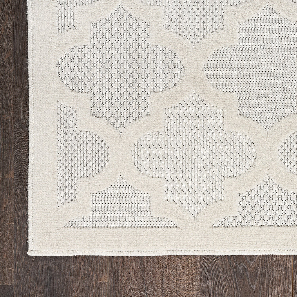 Ivory White 5' x 7' Area Rug G5109