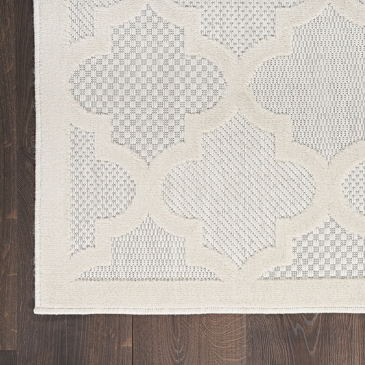 Ivory White 5' x 7' Area Rug G5109