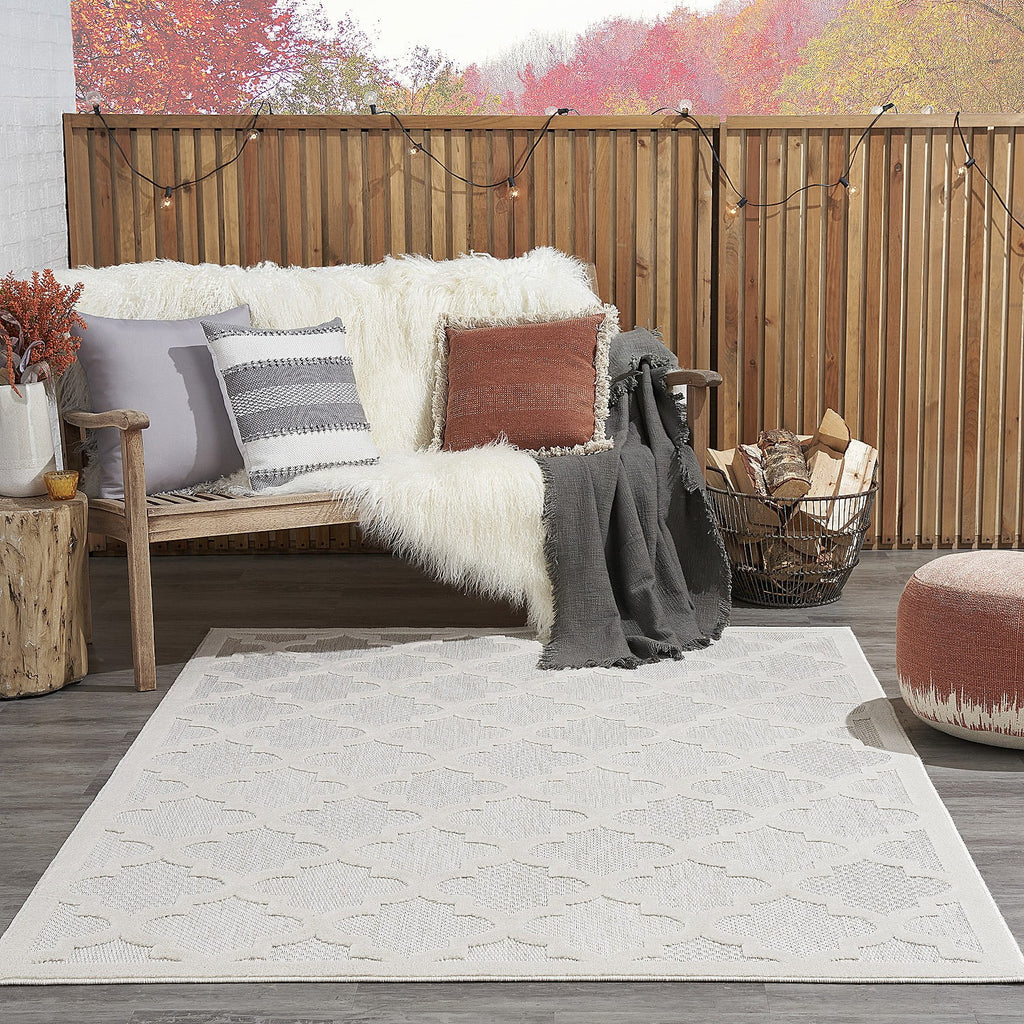 Ivory White 5' x 7' Area Rug G5109