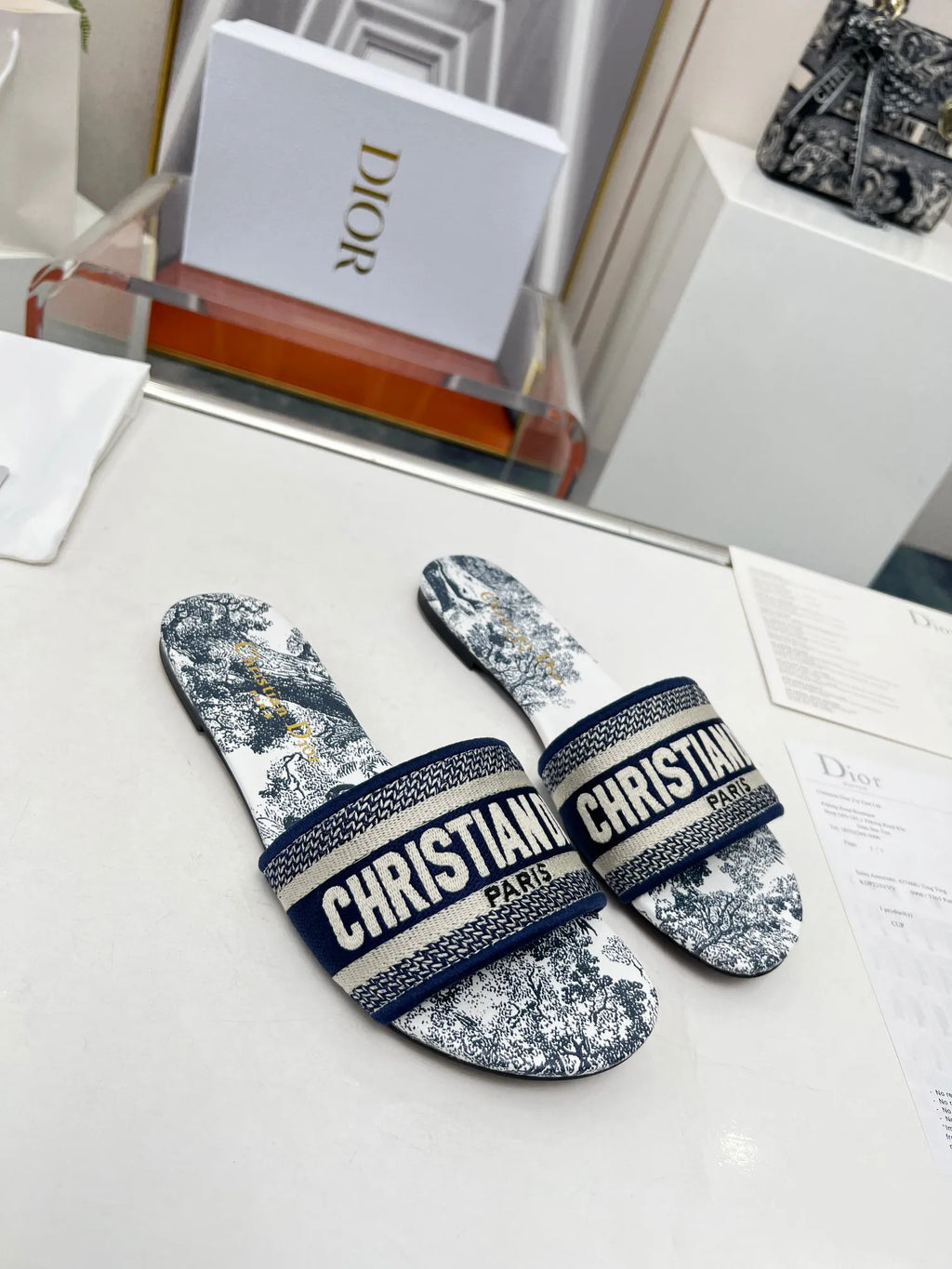 Women Slippers G84782